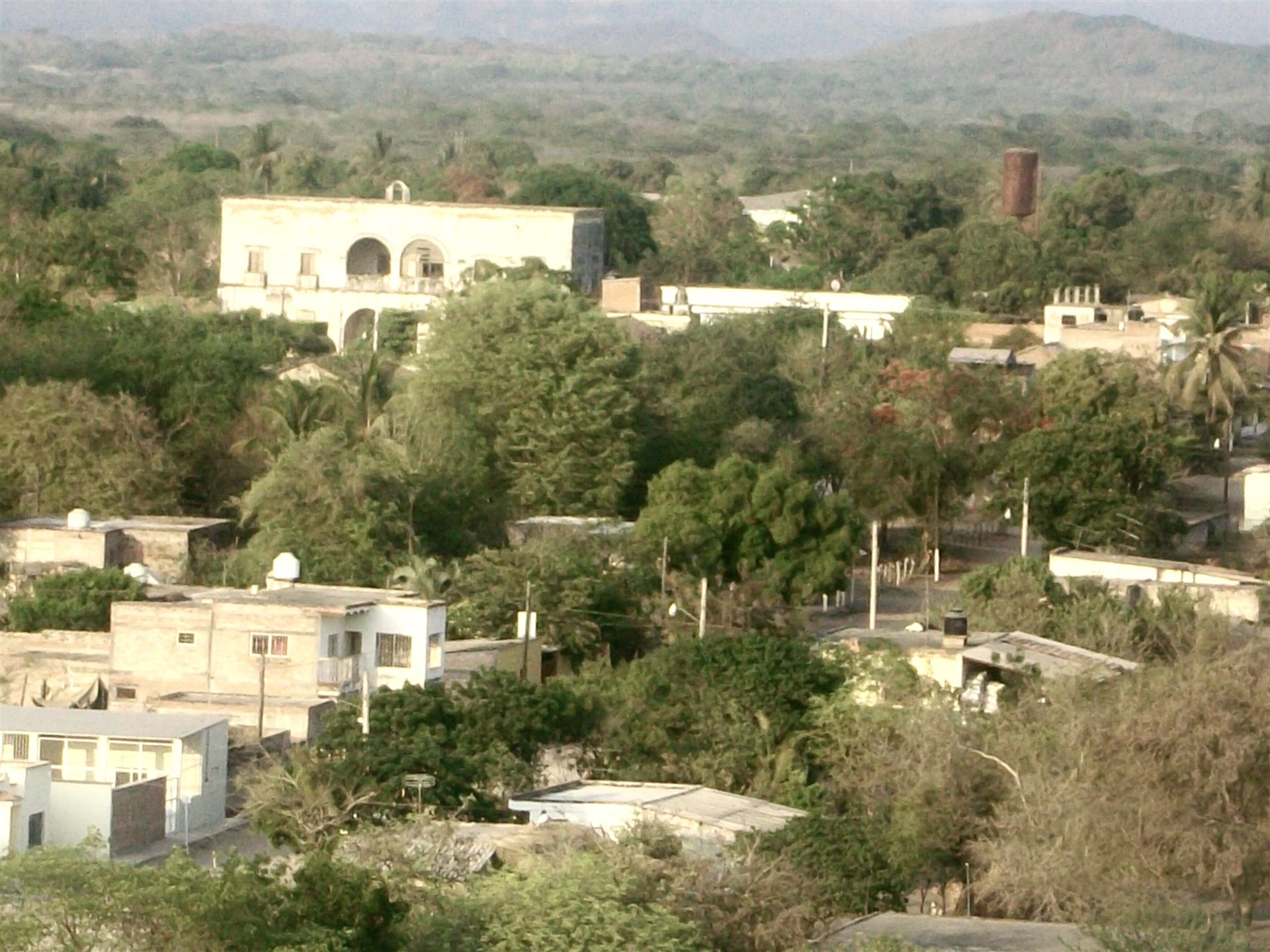 Vista del pueblo de Chilapa, Nayarit, con el casco de la exhacienda al fondo